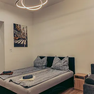 Szondi Heroes Square Apartament Budapeszt
